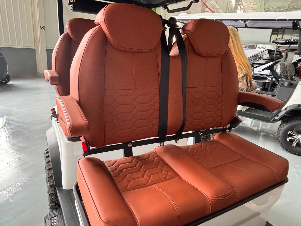 Extra Comfort Seat with Armrest and Headrest